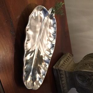 Medium aluminum leaf platter/tray